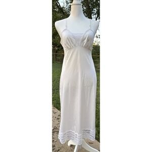 Vtg Lingerie Henson  Full Size Slip Womens Ivory Fluted Lace Sz 34